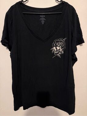 torrid V-Neck Tee with Skull & Rose Detail